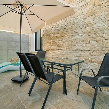 Starry Bay Luxury * Klorakas